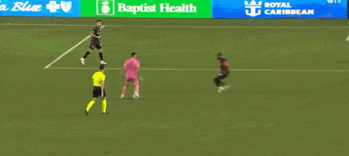 巴的传球, 门死角