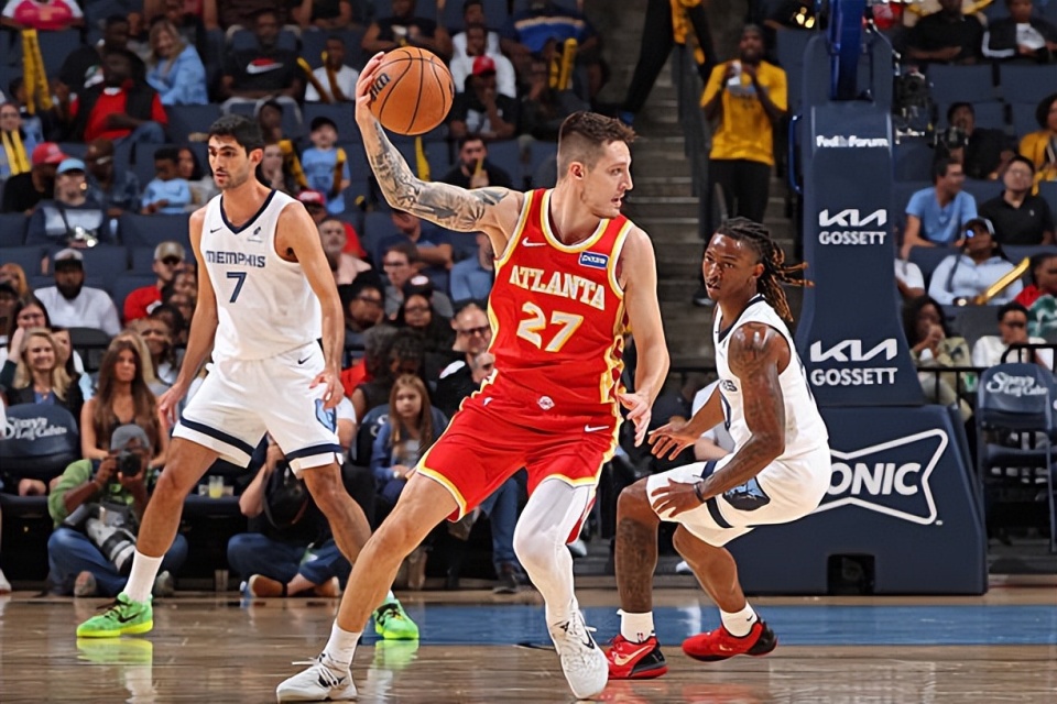 轮换阵容中, inews