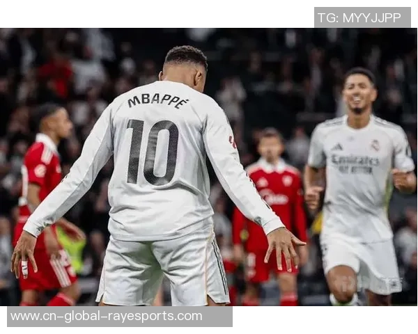 感动！27岁姆巴佩做“SIU”庆祝动作问候C罗：他是典范+皇马GOAT